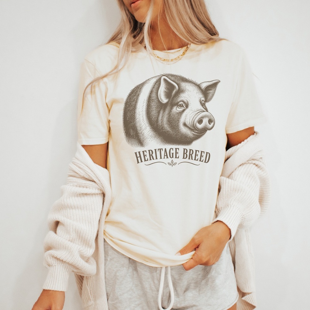 Heritage Breed Sow Portrait in Oval Badge Tee